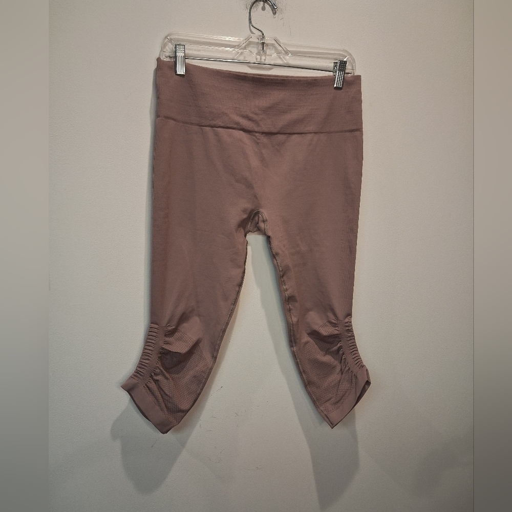 Lululemon Size 10 In The Flow Cropped Leggings In Misty Mauve Color